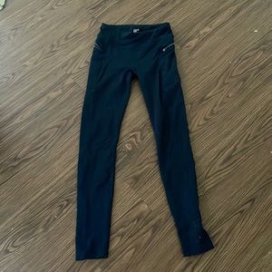 I’m selling athleta leggings that are L12 and they are black